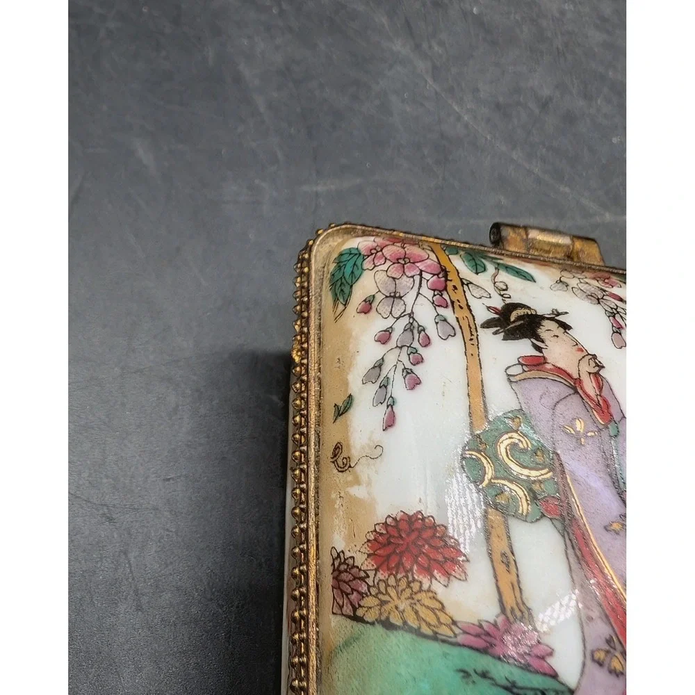 Vintage Japanese Porcelain Trinket Box Hand Painted Geisha Scene Gold 2.5